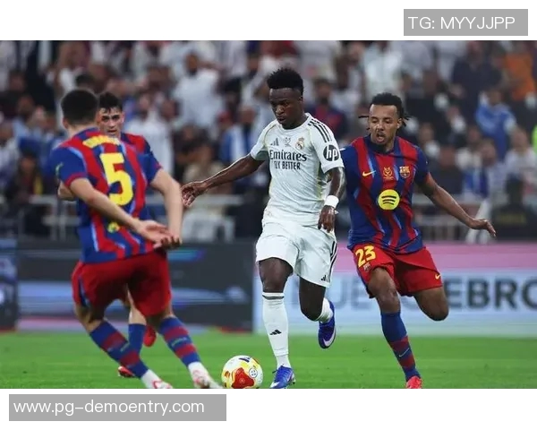 皇马友谊赛大胜利物浦3-0精彩瞬间回顾引发全场热烈反响