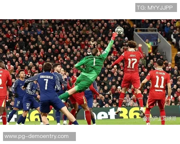 西甲激战拜仁与巴黎圣日耳曼鏖战至平局全场沸腾