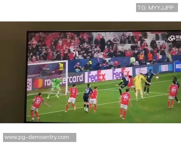 英超激战:皇马与本菲卡互交白卷帽子戏法点燃全场激情 英超激战:皇马与本菲卡互交白卷帽子戏法点燃全场激情